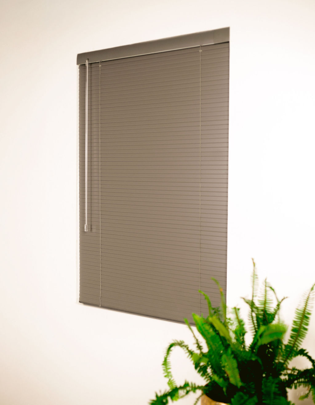 Cordless no-drill blind installation