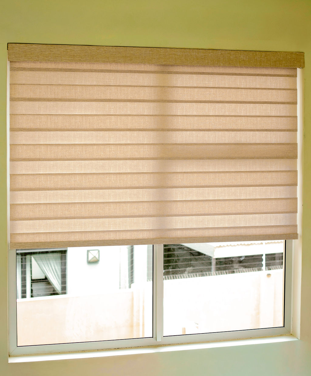 Venetian blinds installation
